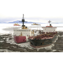 2_Ledolomilca.jpg<>Ledolomilec in oskrbovalna ladja