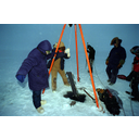 19_Raziskovanje Severnega ledenega morja pod ledom.JPEG<>Raziskovanje Severnega ledenega morja skozi luknjo v ledenem pokrovu