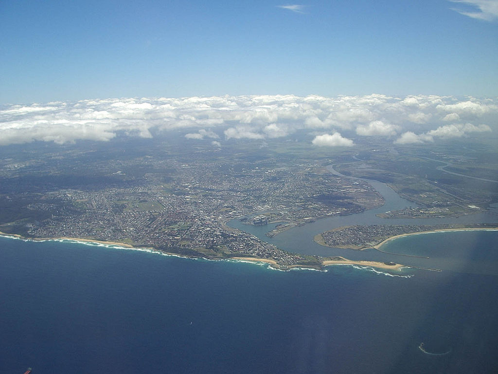 Ocean na podnebje vzhodne obale Avstralije vpliva z vlago, ki povzroča oblačnost.